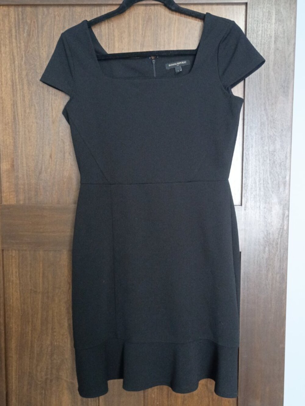 Banana Republic Square Neck Knit Sheath Dress with Peplum/Ruffle Hem Size 6